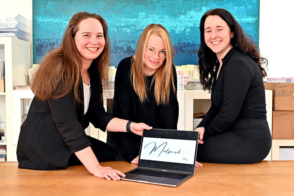 Christiane Felsenstein (30), Tina Koch (37) und Jenny Richter (26, v.l.) kümmern sich um die Plattform "Mutpost".