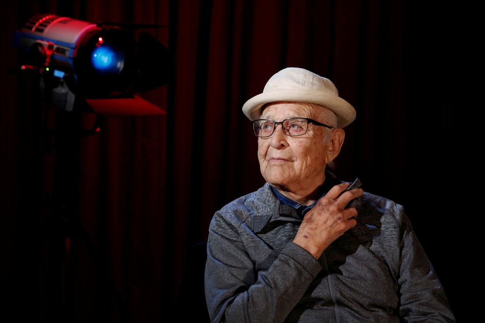 Legendary TV trailblazer Norman Lear has passed away at 101 years of age.