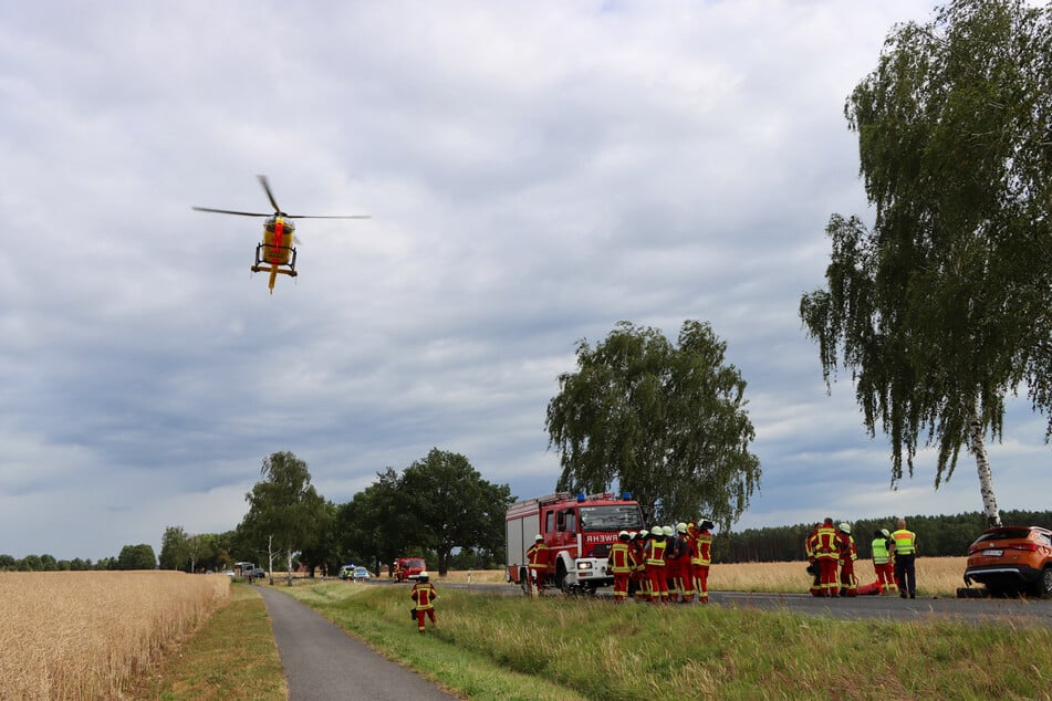 Hinzugerufene Rettungskräfte kamen mit einem Hubschrauber zur Hilfe.