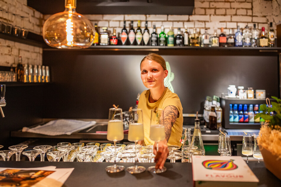 Katharina Robitzki (24) ist die Barchefin und unter anderem für die menübegleitenden Cocktails verantwortlich.