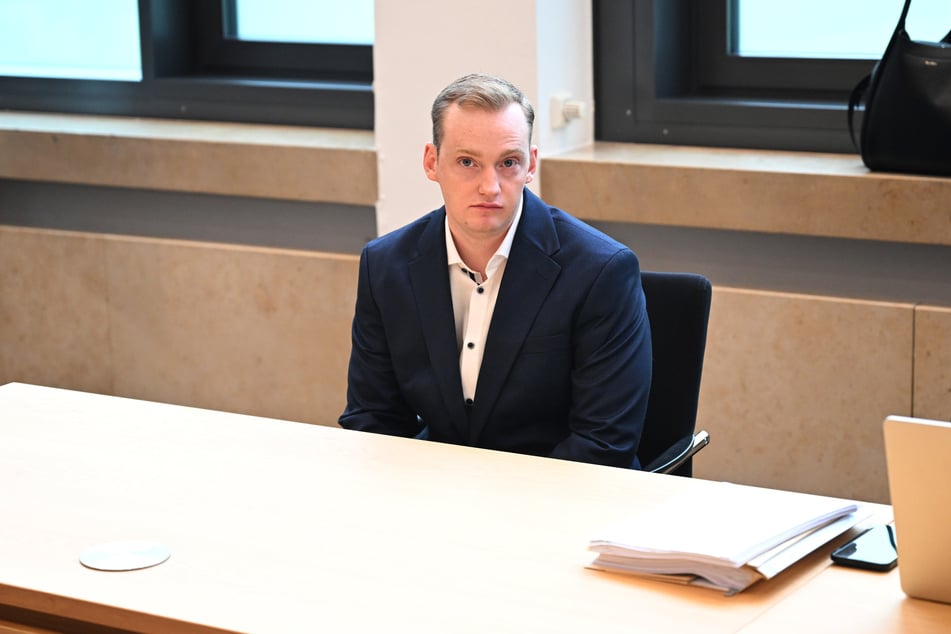 Den Gerichtssaal betrat Sebastian T. zuletzt als freier Mann. Auf den Bildern, die die zahlreichen Fotografen von ihm machen, will er ausdrücklich nicht gepixelt werden.