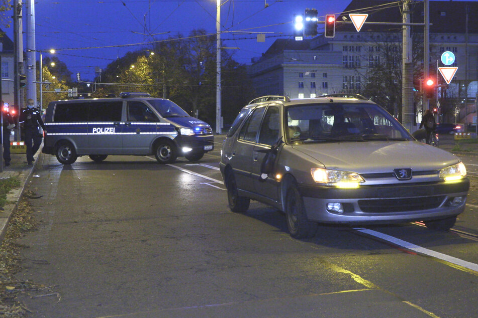 Radfahrer im Südosten von Leipzig von Auto erfasst und schwer verletzt