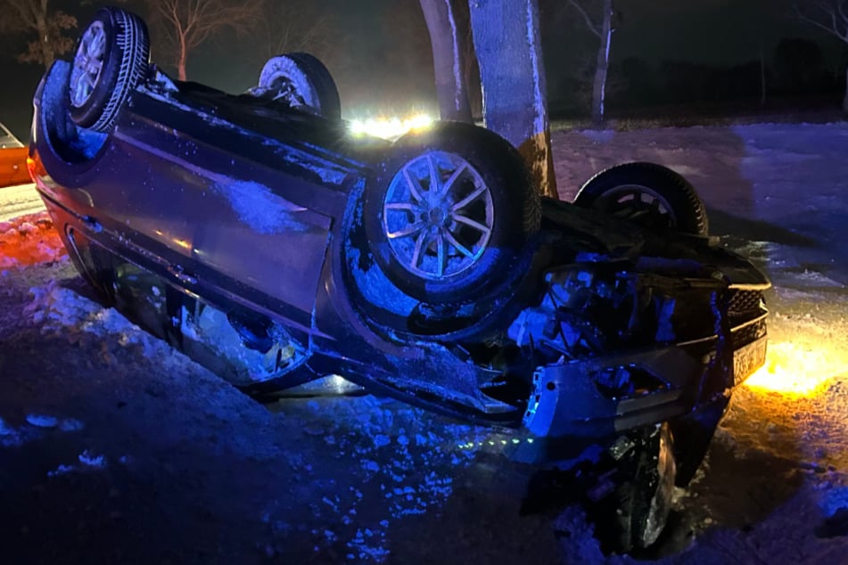 Am Dienstagmorgen wurde ein VW auf der B71 bei Oerel von einem Audi-Fahrer von der Straße gedrängt. Der Wagen überschlug sich.