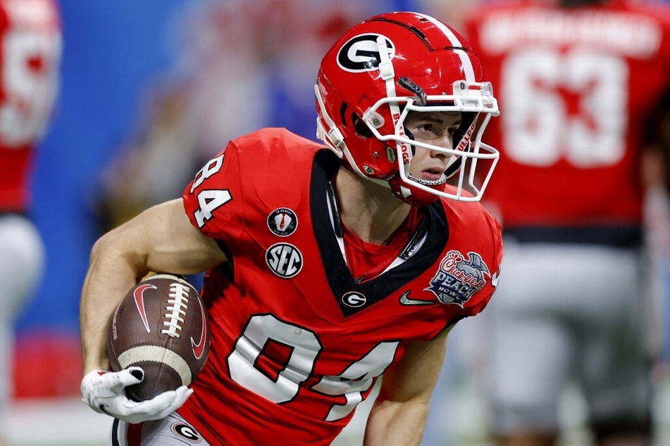Georgia's top receiver Ladd McConkey has continued to suffer from a knee injury, prohibiting the talented athlete from making big plays on the field as expected.