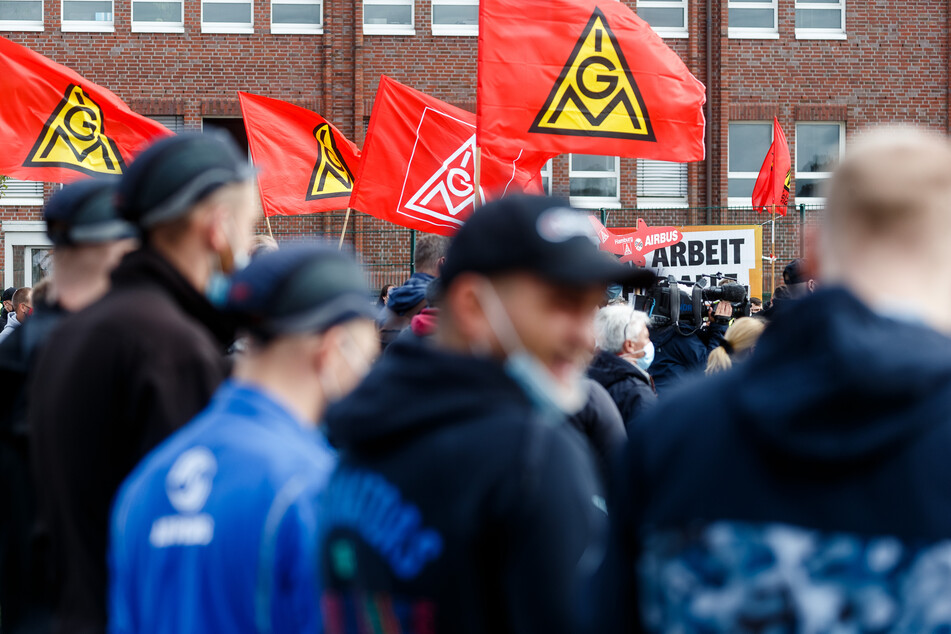 Vor einer Woche hatten mehr als 10.000 Beschäftigte an einem knapp eintägigen Warnstreik gegen die Pläne des Managements teilgenommen.