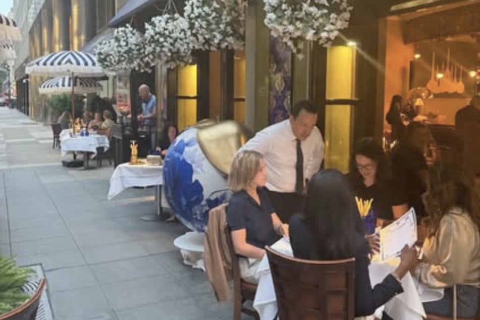 Gurmáni najdou oblíbenou italskou restauraci Fresco by Scotto v newyorském čtvrti Midtown East.