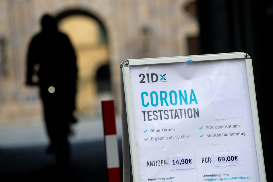 Corona-Teststation aufgehebelt und Tageseinnahmen geklaut