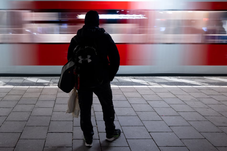Wegen der wenigen Fahrten müssten die Passagiere besonders in der Hauptverkehrszeit mit vollen Zügen rechnen.