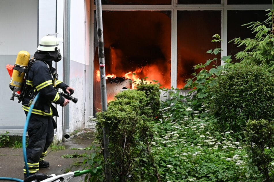 Im Erdgeschoss des Hochhauses war Unrat in Brand geraten.