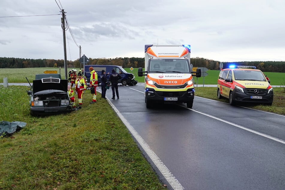 Auf der S100 kam es am Dienstagvormittag zu einem Zusammenstoß zwischen einem VW-Kleintransporter und einem Mercedes.