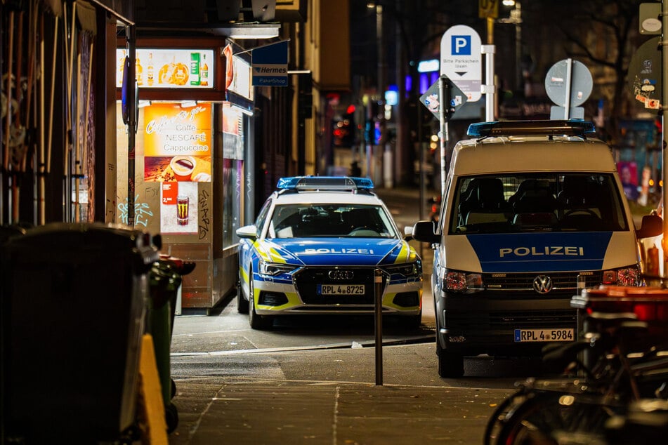 Polizei und Rettungsdienst waren mit zahlreichen Einsatzkräften vor Ort.