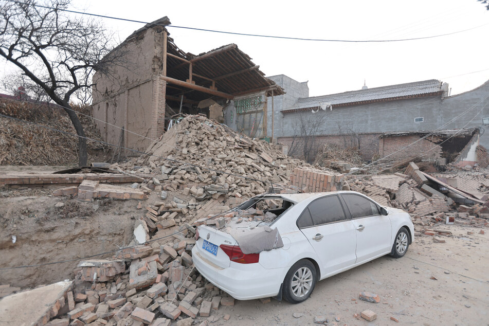 Hunderte Häuser sind im Nordwesten Chinas eingestürzt.