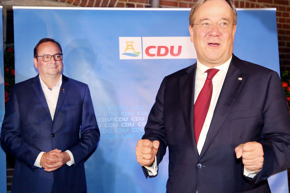 Der Essener CDU Oberbürgermeister Thomas Kufen (l.) freut mit dem Ministerpräsidenten des Lnades, Armin Laschet.