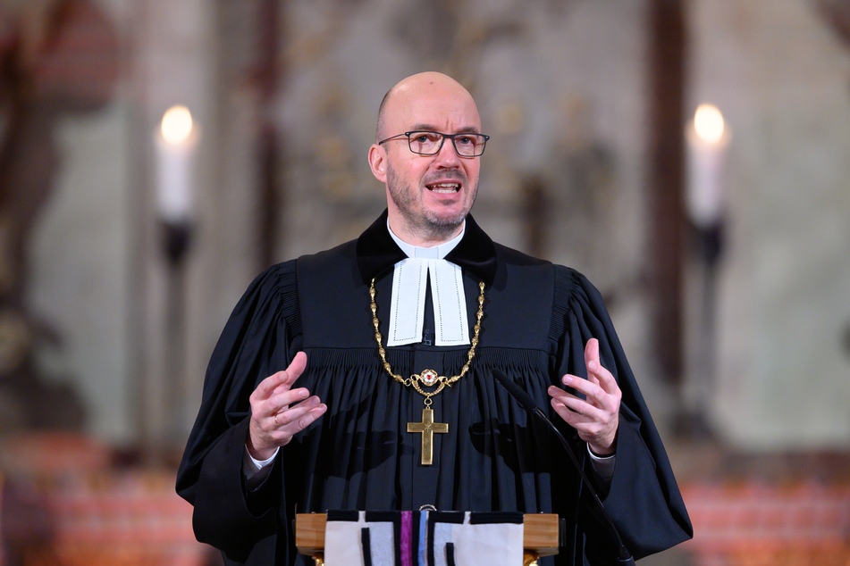 "Wir sehnen uns nach nichts so sehr, wie nach dem Ende der Corona-Pandemie", sagte Tobias Bilz (57), evangelischer Landesbischof.