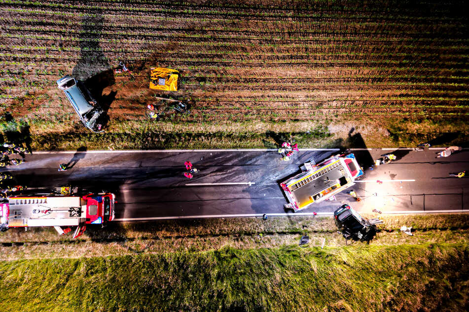 Zwei Menschen starben bei dem schrecklichen Unfall.