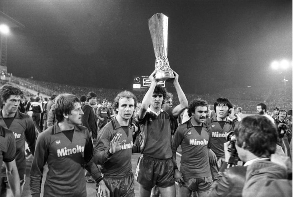 The Frankfurt players (lr) Wili Neuberger, Werner Lorant, Bernd Nickel, Bernd Hölzenbein, Bruno Pezzey, Fred Schaub and Bum-kun Cha celebrate winning the 1980 UEFA Cup.