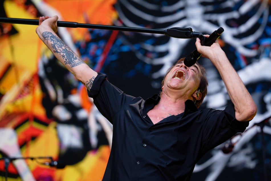 Wenn "Die Toten Hosen"-Frontmann Campino (64) am Samstag in der Flutrinne rockt, dürfte es für die 65.000 Besucher trocken bleiben. (Symbolfoto)