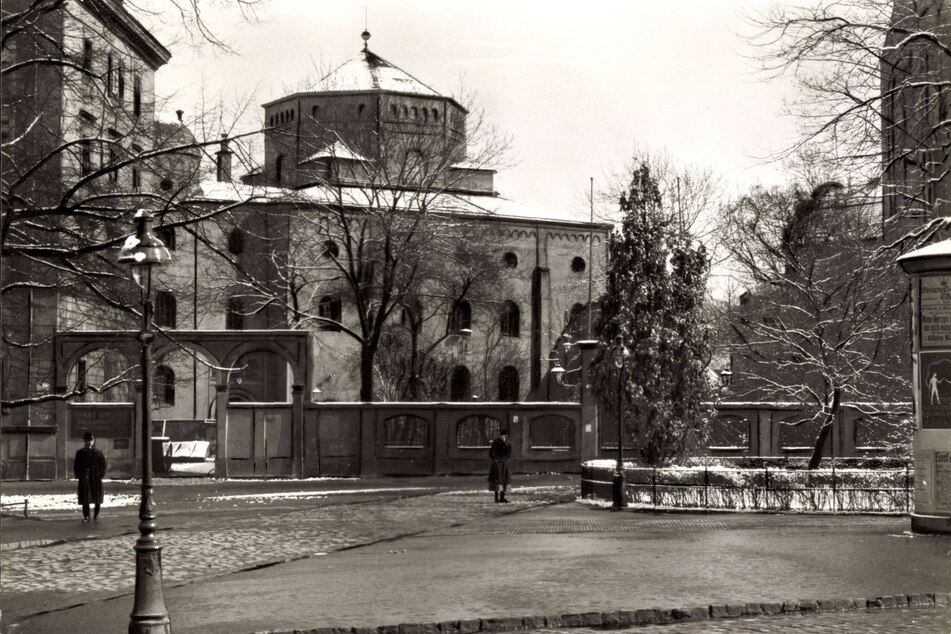 Grundsteinlegung 1838, Zerstörung 1938: Die Semper-Synagoge stand nicht mal ein Jahrhundert lang.