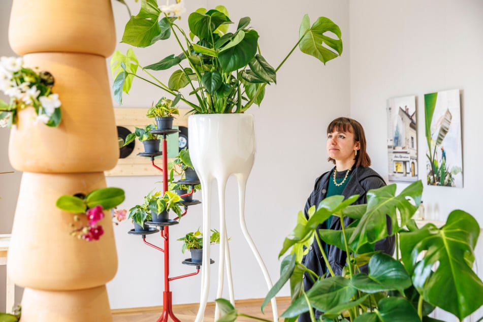 Dschungel für Daheim: Eine Wurzelbein-Vase aus der Serie "Monstera" des Niederländers Tim van de Weerd im Ausstellungs-Kapitel "Pflanzen als Haustiere".