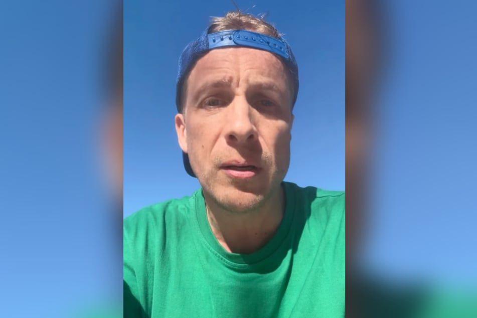 Der Comedian weilt aktuell mit seinen Kindern in Mexiko - Seitenhiebe gegen Wolf lässt er sich aber nicht nehmen.