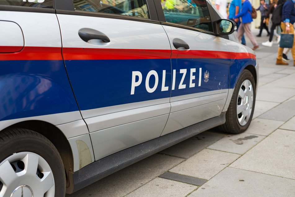 Schüsse und Panik in Wiener Einkaufszentrum: Verdächtiger von Spezialeinheiten abgeführt