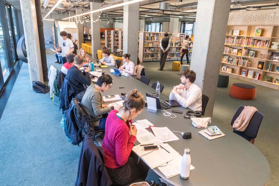 An 18 Bibliotheks-Standorten gibt es mehr als 50 Veranstaltungen über die gesamten Sommerferien hinweg.