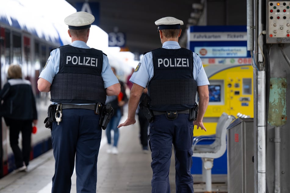 Die Polizei fahndet nach dem Täter. (Symbolbild)