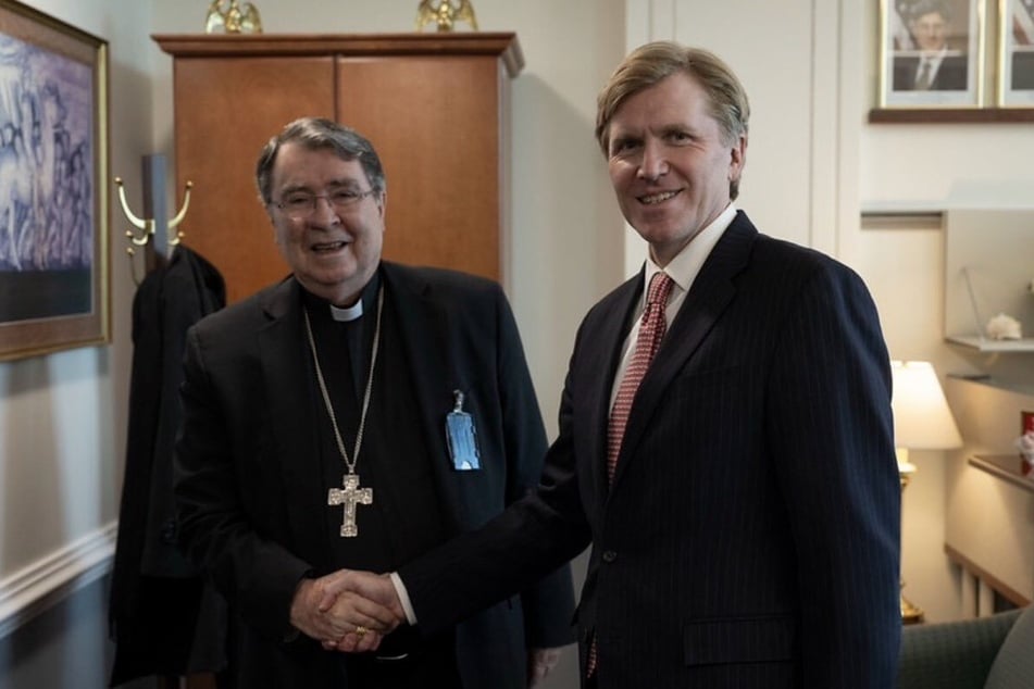 A recent report alleged that US Undersecretary of Defense Elbridge Colby (r.) gave Cardinal Christophe Pierre a "bitter lecture" about American military power.