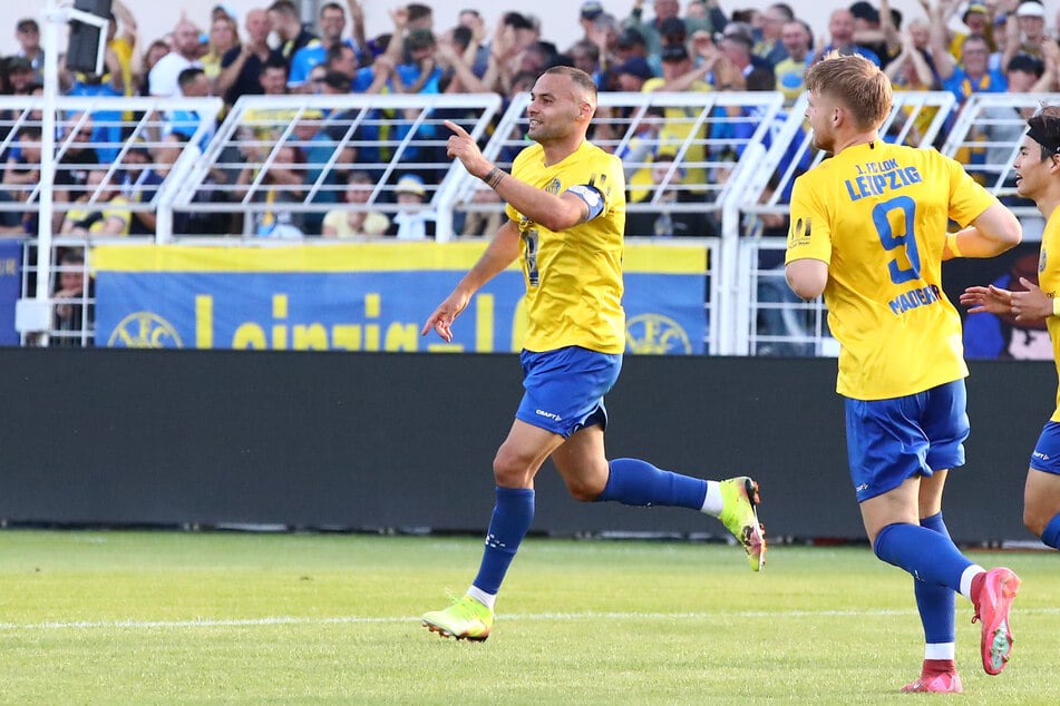 Traf zum 1:0: Djamal Ziane (l.).