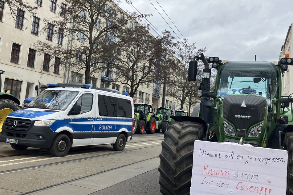 Am Nachmittag blockierten Bauern die Straßen Magdeburgs.
