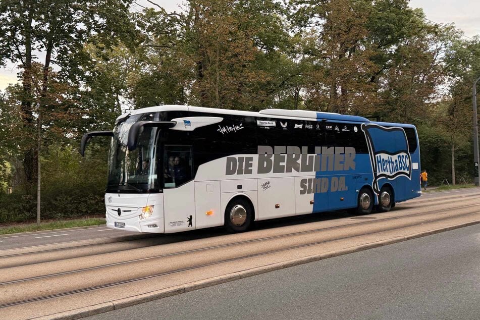 Kurz darauf traf die Mannschaft von Hertha BSC ein.
