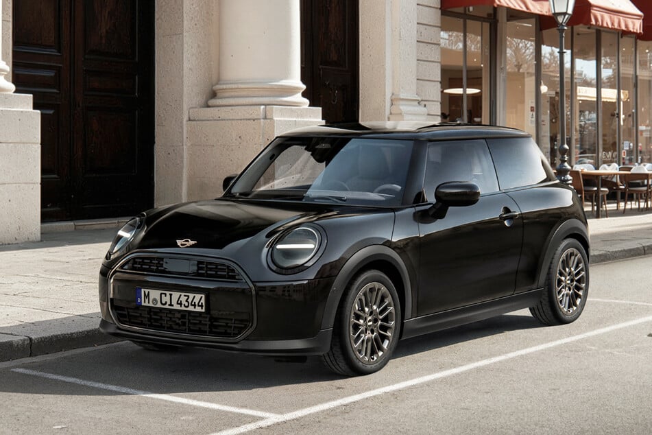 Abbildung zeigt Sonderausstattungen.