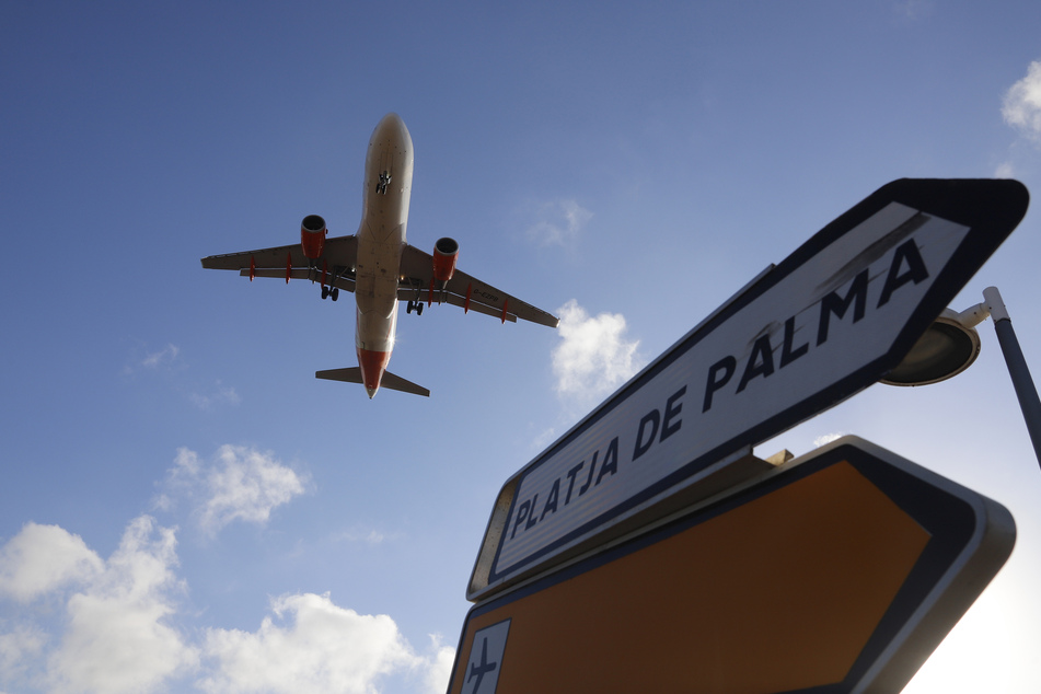 Ein 21-jähriger Malle-Urlauber aus den Niederlanden verstarb an einer Kohlenmonoxid-Vergiftung. Offenbar sorgte ein Vogelnest für ein verstopftes Rohr. (Symbolbild)