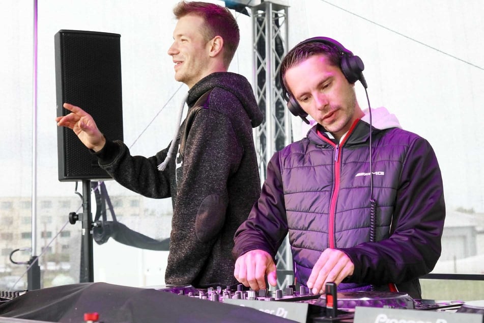 Oliver Helmert (l.) und Nico Wendel bilden das DJ-Duo Gestört Aber GeiL.