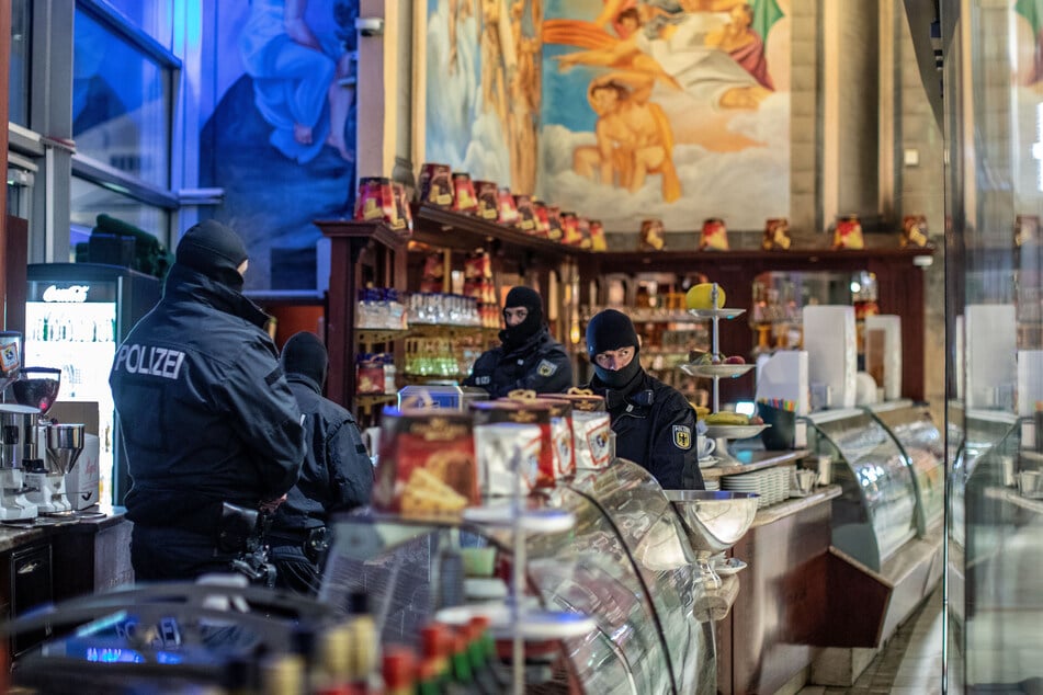 Ermittler in Deutschland, Italien, den Niederlanden und Belgien sind mit einer großangelegten Razzia gegen Mitglieder der Mafiaorganisation 'Ndrangheta vorgegangen.