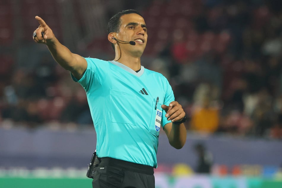 Pfeift das erste WM-Match der Deutschen: Schiedsrichter Jalal Jayed (39).