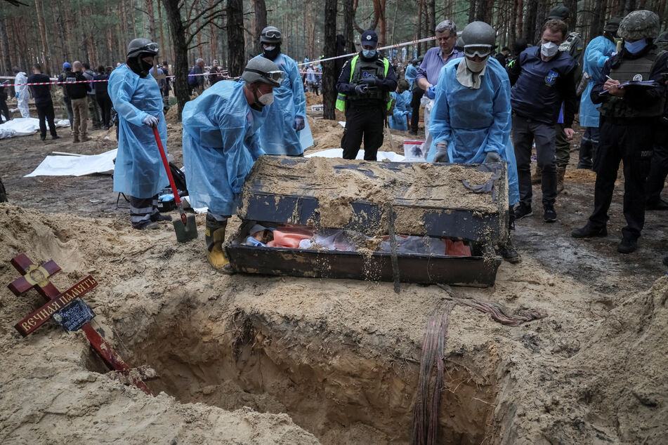 Ukraine war: Alleged torture sites and mass graves found in wake of Russian retreat