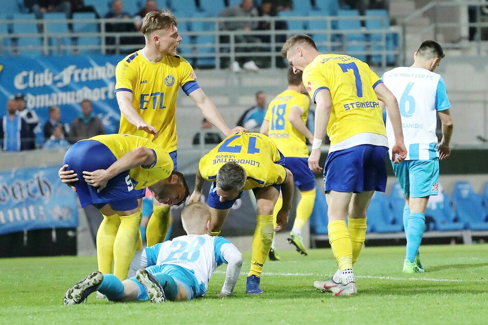 In der vergangenen Saison setzte sich der Chemnitzer FC im Halbfinale gegen Lok Leipzig mit 13:12 nach Elfmeterschießen durch, gewann auch das Finale gegen Zwickau (2:0).