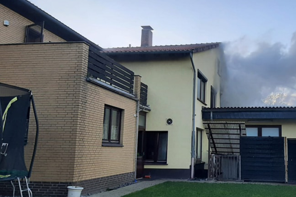 Feuerwehr-Großeinsatz in Northeim: Mutter und drei Kinder bei Brand verletzt!