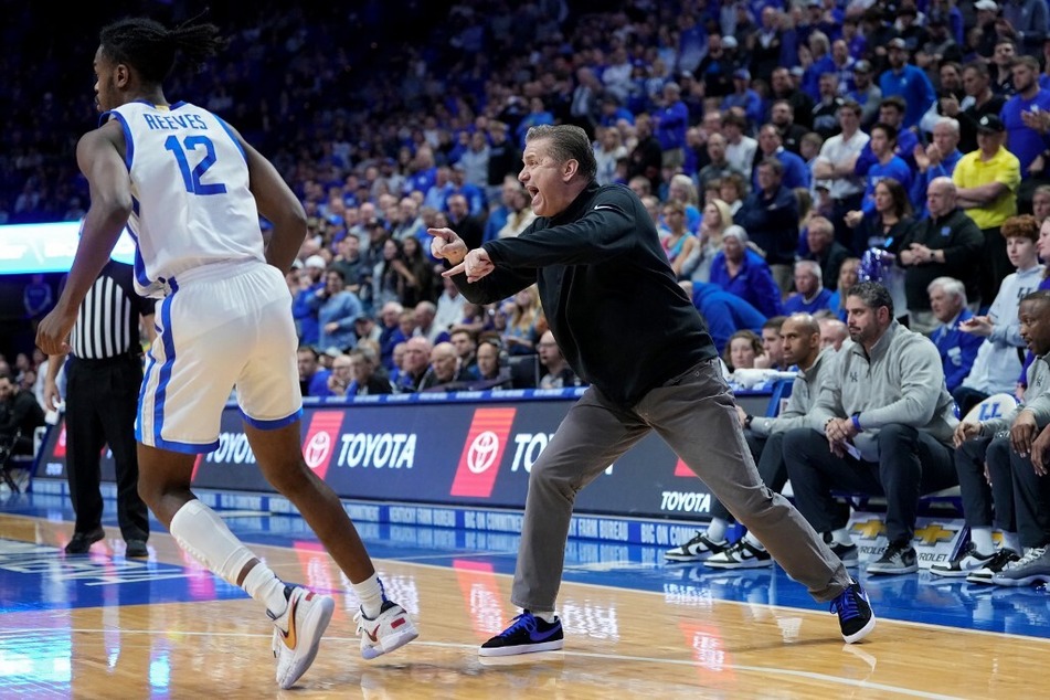 Kentucky fans are calling for a new head coach as John Calipari (r) has seemingly struggled to lead the team to success this season.