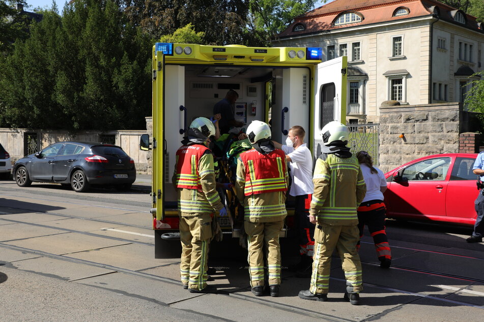 Die Frau wurde zur Behandlung in ein Krankenhaus gebracht.