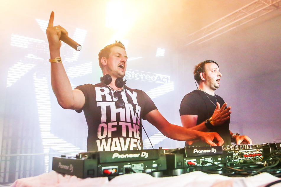Ric Einenkel (l., 41) und Sebastian Seidel (37) bilden zusammen das DJ-Duo Stereoact. (Archivbild)