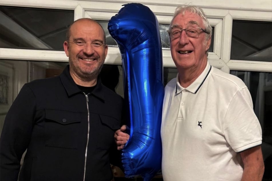 Ian Tonks (l.) i jego teść Graham Sisson (84) już świętowali udaną przeszczep organów.