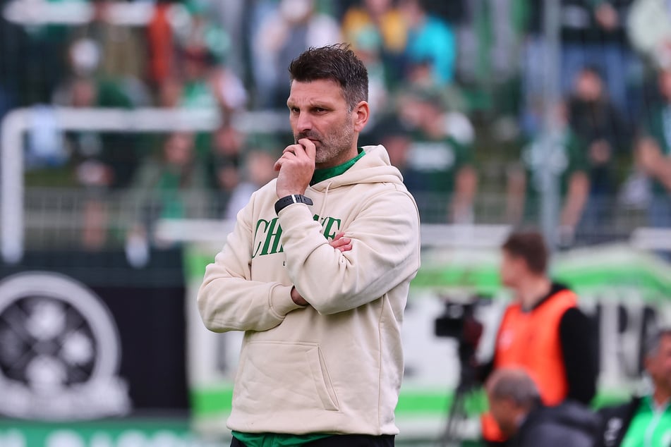 Adrian Alipour (46) ist seit 1. April Trainer der BSG Chemie Leipzig. Zufrieden ist er mit den bisherigen Wochen trotz Klassenerhalt nicht.