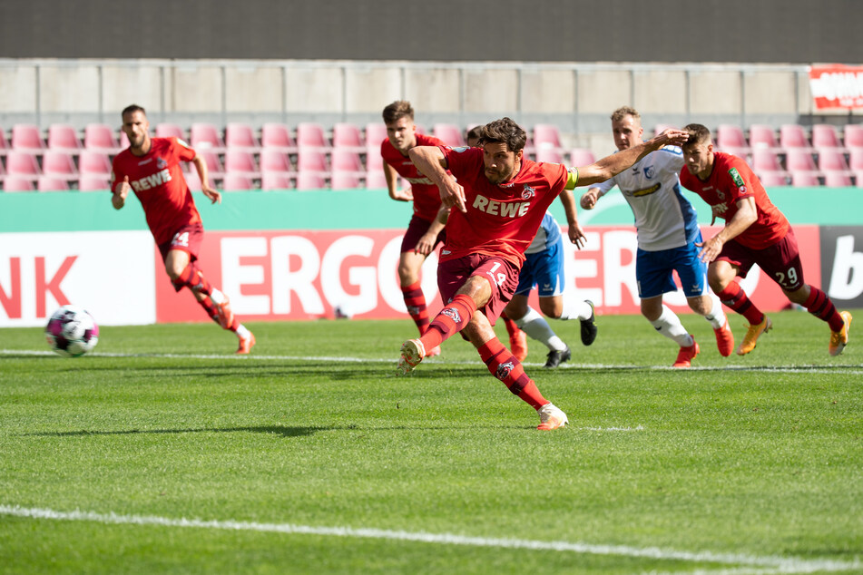 Jonas Hector bringt den FC per Elfmeter mit 1:0 in Führung (17.).