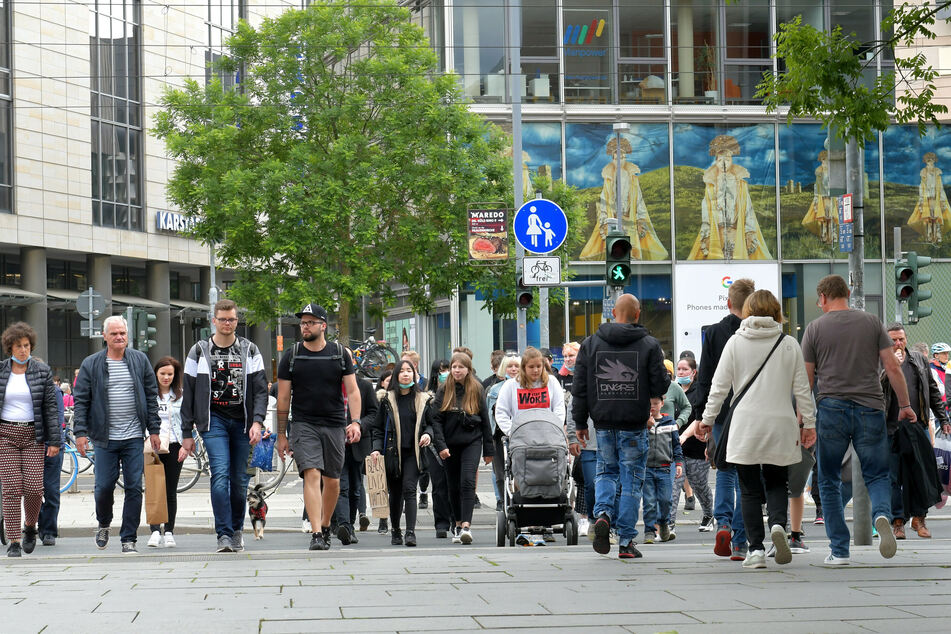 So viel wie im Sommer ist nun nicht mehr los in der Dresdner Innenstadt.