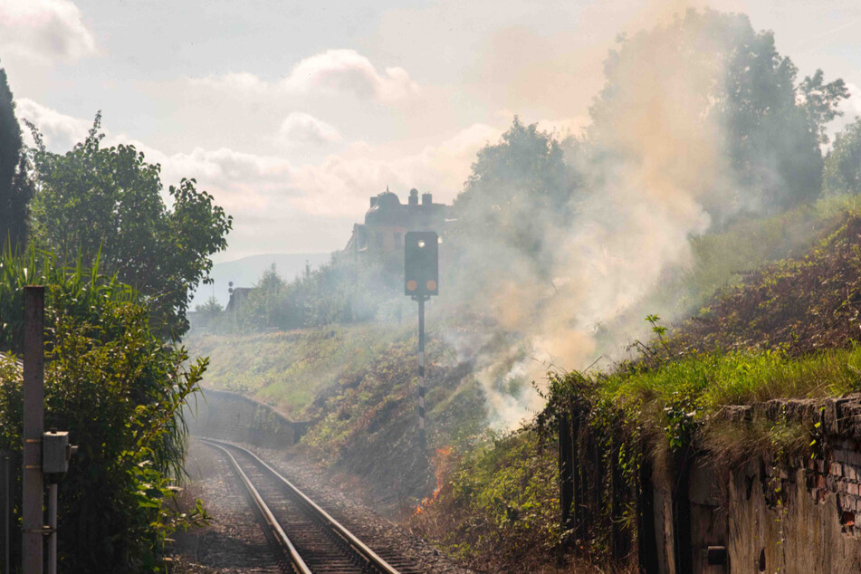 Zugverkehr unterbrochen: Brand legt Schmalspurbahn lahm