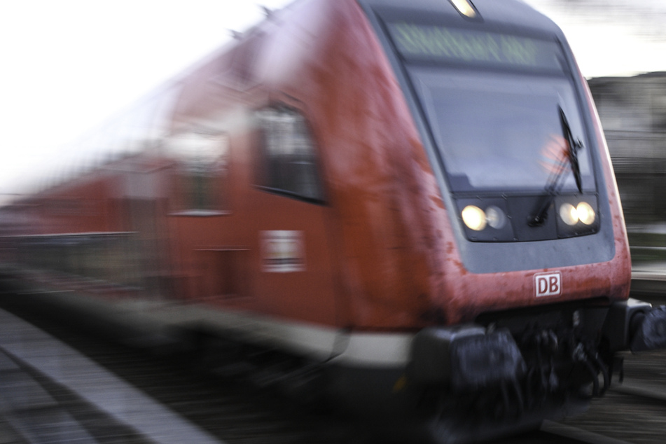 In einem Zug von Heilbronn nach Tübingen masturbierte ein Mann vor einer Frau. (Symbolbild)