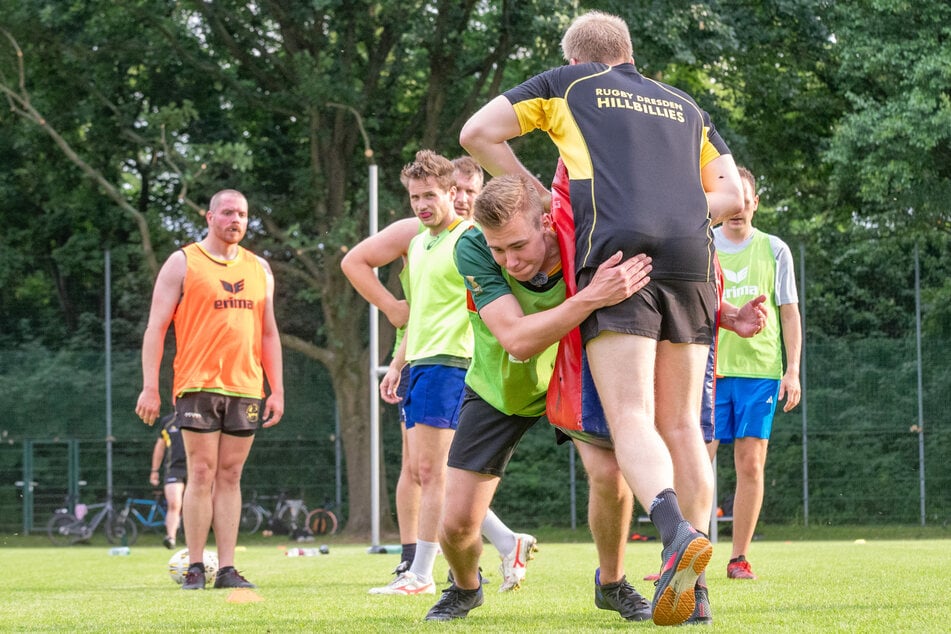 Tackling wird im Training mit einem Polster geübt.