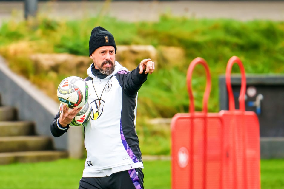 Der ehemalige Co-Trainer der DFB-Elf, Sandro Wagner (37), wird derzeit nahezu mit jedem trainersuchenden Klub in Verbindung gebracht.